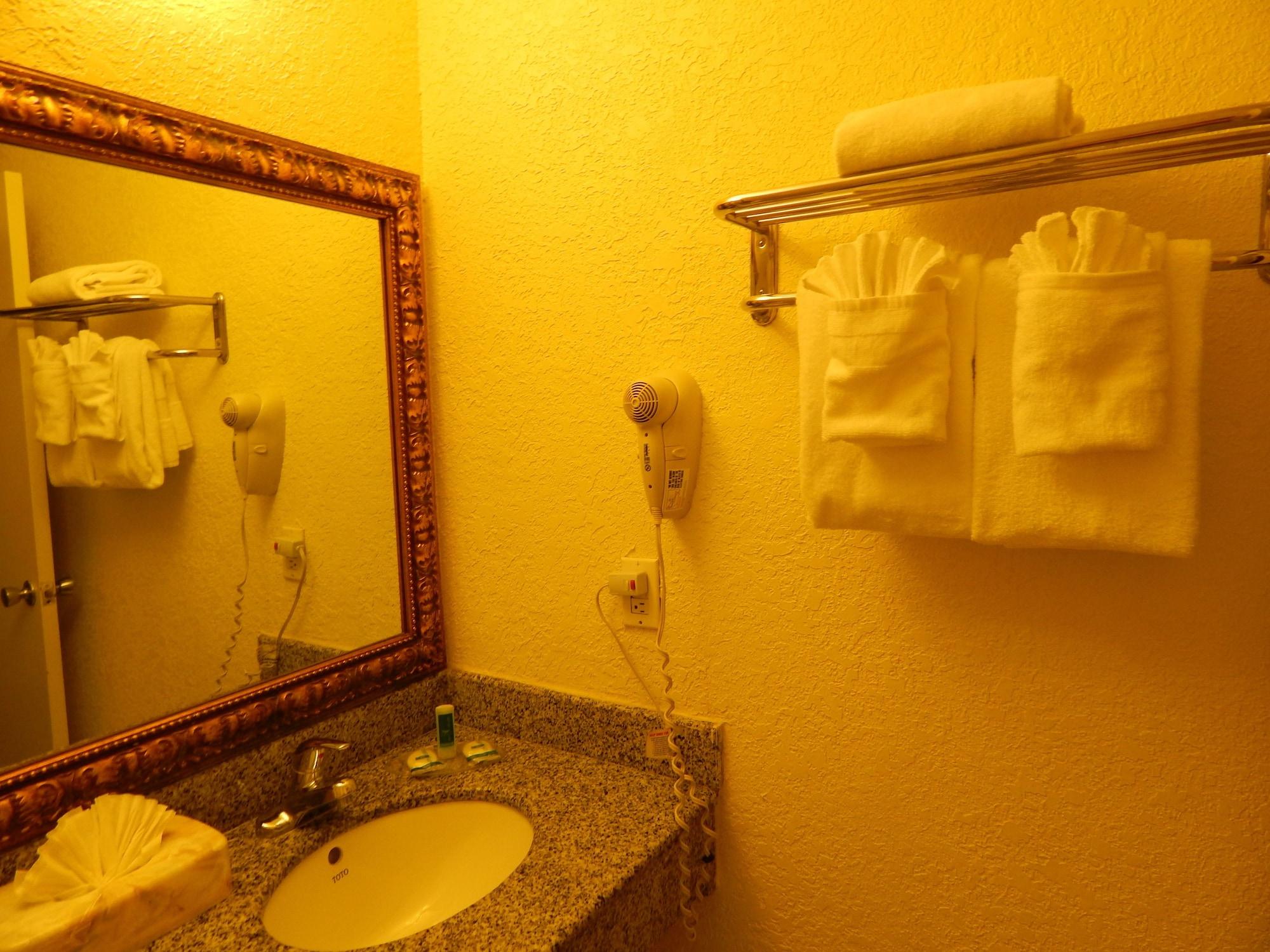 North Miami Beach Gardens Inn & Suites (Adults Only) מראה חיצוני תמונה
