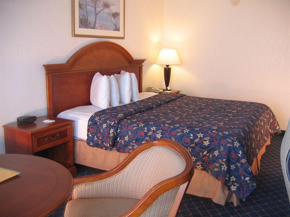 North Miami Beach Gardens Inn & Suites (Adults Only) מראה חיצוני תמונה