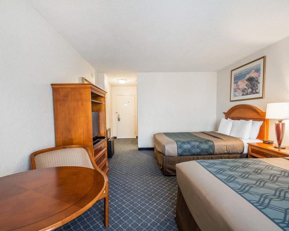 North Miami Beach Gardens Inn & Suites (Adults Only) מראה חיצוני תמונה